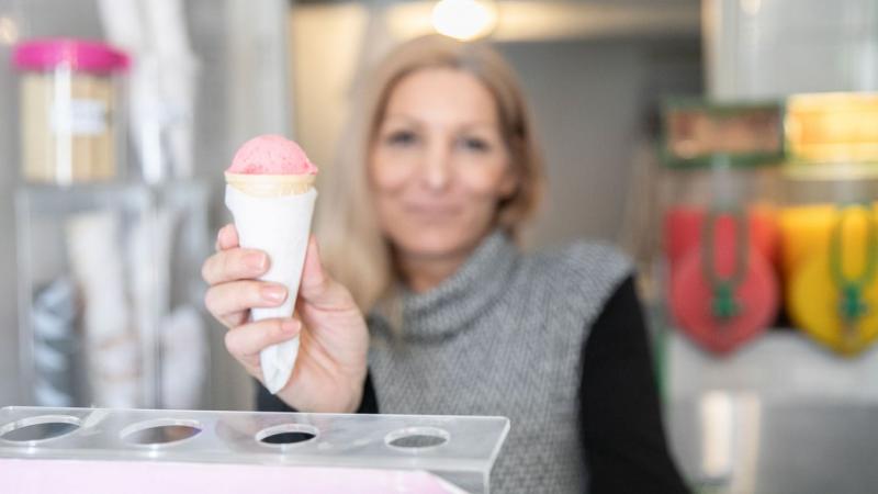 Féláron élvezhetjük a fagyit egy csodás csopaki fagyizóban!
