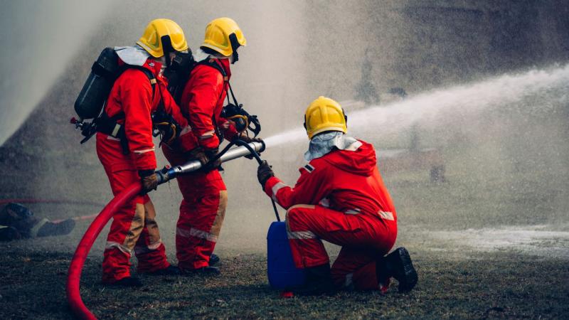 Robbanás rázta meg a Dutra-találkozó környékét, ahol a tűzoltók azonnal a helyszínre siettek. A helyszínen készült képek és videók tanúskodnak a történtek drámai voltáról.
