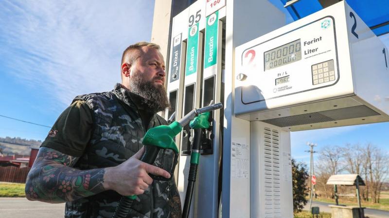 Megdöbbentő árak uralkodnak a benzinkutakon! De ne aggódj, összegyűjtöttük a legjobb helyeket, ahol kedvezőbb áron tankolhatsz Nyíregyházán és a környező területeken!