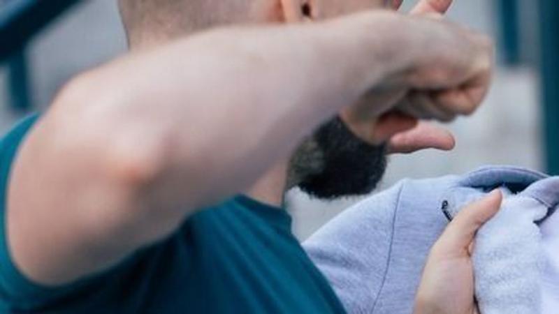 A hétvége eseményei Békésben igencsak zűrösre sikeredtek: az agresszió elszabadult, és verekedések robbantak ki, amelyek szinte vérre mentek. A város utcái tele voltak a feszültségtől fűtött összecsapások zajával, ami sokak számára megdöbbentő élmény volt