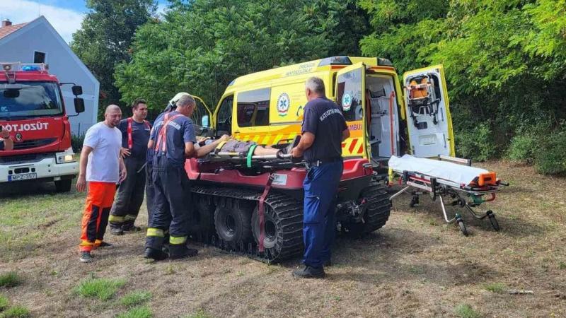 A hegységek csúcsain, ahol a természet vad szépsége és veszélyei egyesülnek, tűzoltók siettek a segítségükre azoknak a túrázóknak, akiknek a kalandja szomorú fordulatot vett. A hegymászás, ami kezdetben izgalommal és felfedezés vágyával teli volt, végül t