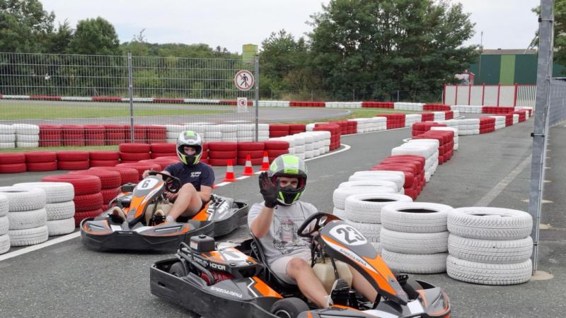 Fedezd fel Velünk a Vasi Gokart Pályák Világát: Bemutatjuk a három legjobb helyszínt (plusz egy meglepetést)!