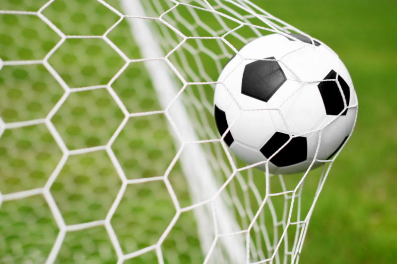 **Európai Futballtájkép: Egyedülálló Pillanatok a Kontinens Szívében**

Az európai futball világának kaleidoszkópja folyamatosan változik, minden szezon új történeteket, izgalmakat és meglepetéseket hoz. A kontinens legjobb csapatai nem csupán a pályán, h