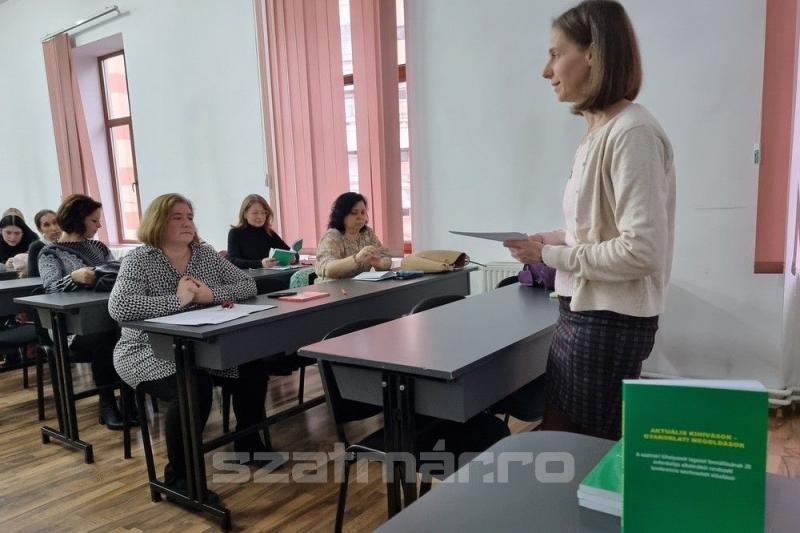 A Magyar Tudomány Ünnepe a BBTE szatmárnémeti tagozatán: Innovatív megközelítések a 21. századi oktatásban

A BBTE szatmárnémeti tagozatán rendezett Magyar Tudomány Ünnepe eseménye különleges alkalmat teremtett a tudomány és az oktatás határvonalainak újr