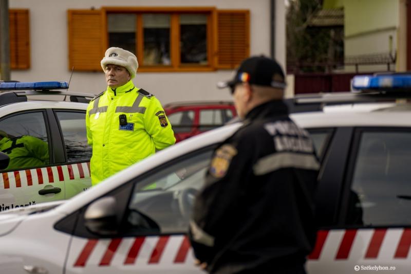 A rendőrség a vonatok és vasútállomások alapos ellenőrzésére is sor kerített, hogy biztosítsa a közlekedés biztonságát és a rendet. | Székelyhon