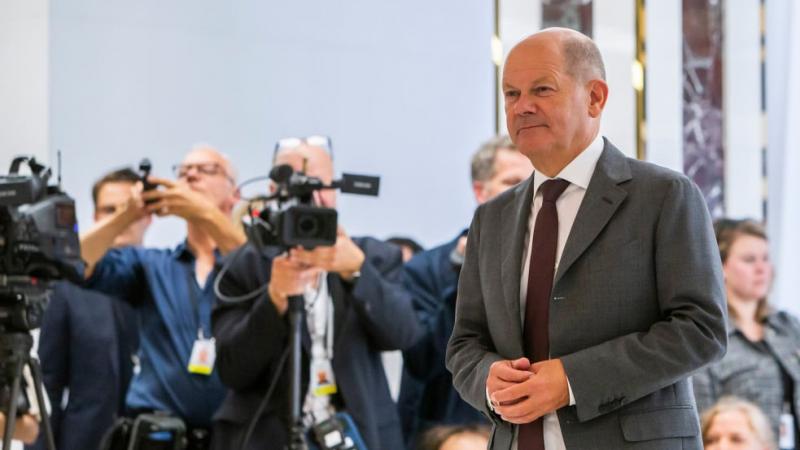 Olaf Scholz német kancellár politikai pályafutása újabb fordulóponthoz érkezett, hiszen úgy tűnik, hogy nem tudta teljesíteni a várakozásokat, és ezzel megbukott a pozíciójában.