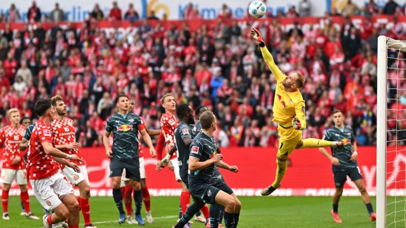 Gulácsi Péter egyedülálló helyet foglal el a Bundesliga világában.