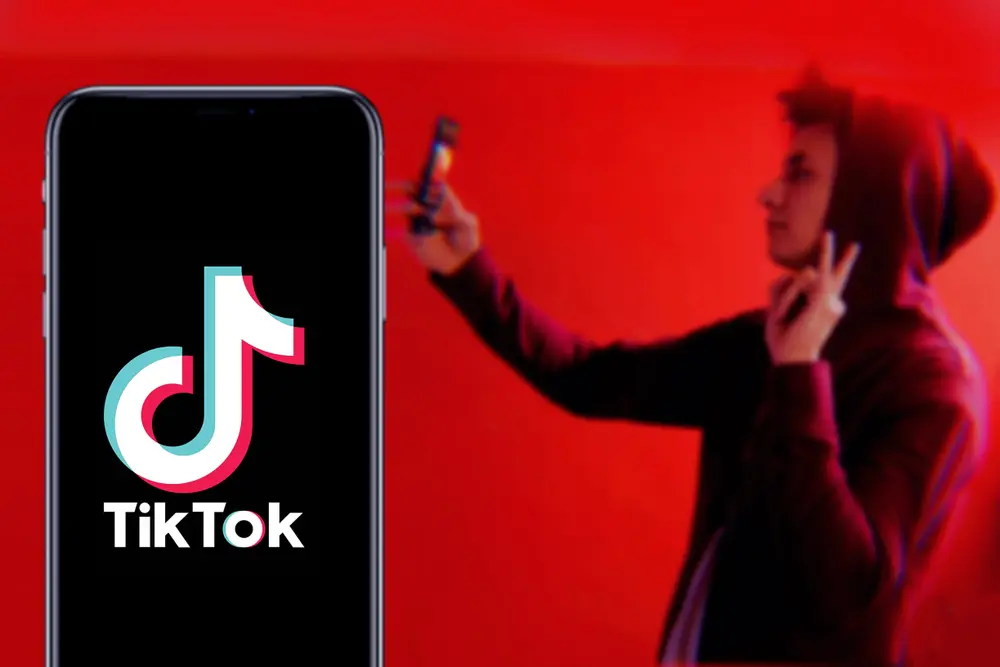 TikTok a célkeresztben - Milyen kihívások és lehetőségek várnak a népszerű platformra az Egyesült Államokban?