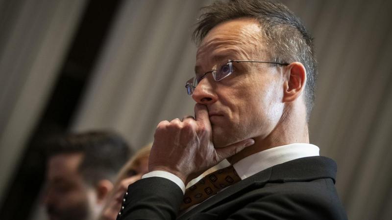 Szijjártó Péter magabiztosan állítja, hogy csupán hónapok kérdése, és a magyar GDP ugrásszerű növekedésnek indulhat. Véleménye szerint a gazdasági előrelépések már a küszöbön állnak, és hamarosan érezhetően javulni fog a helyzet.