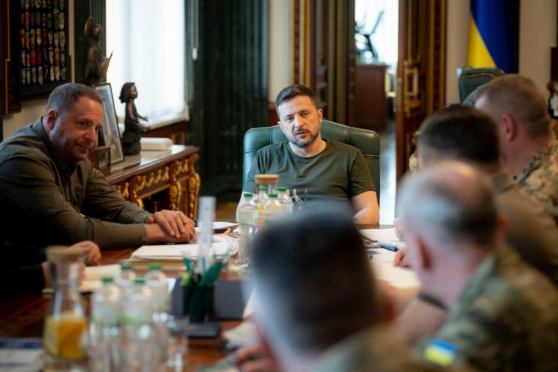 Zelenszkij: Kihívás elé állít minket a május 9-én Moszkvába érkező külföldi vezetők biztonságának garantálása | Krónika Online
