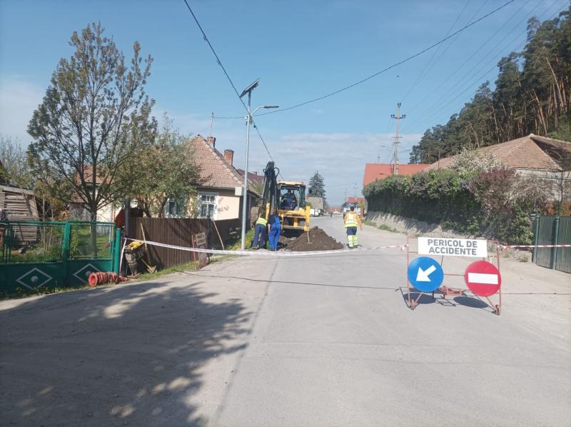 **Útlezárás és forgalomterelés a Gyilkostó sugárúton**

A Gyilkostó sugárúton ideiglenes útlezárásra és forgalomterelésre kerül sor, amely várhatóan befolyásolja az arra közlekedőket. Az érintett szakaszokon különböző munkálatok zajlanak, amelyek célja a 
