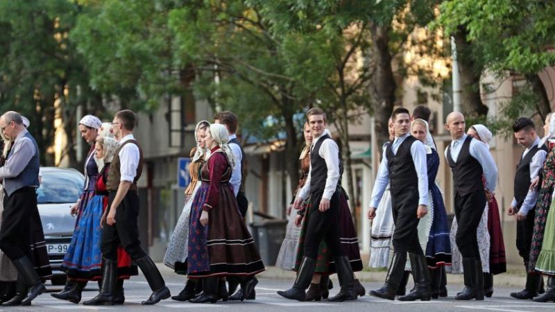 Rövidesen elérkezik az Országos Néptáncfesztivál izgalmas eseménye, ahol a hagyományos táncok varázslatos világa elevenedik meg!