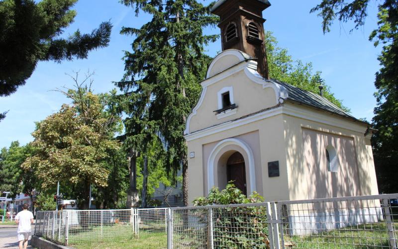 A Bástya I lakótelep zöld oázissá alakul, ahol a természet és a városi élet harmóniában találkozik. Emellett megújul a Szent Anna kápolna gyönyörű parkja is, mely új szépségeivel várja a látogatókat.