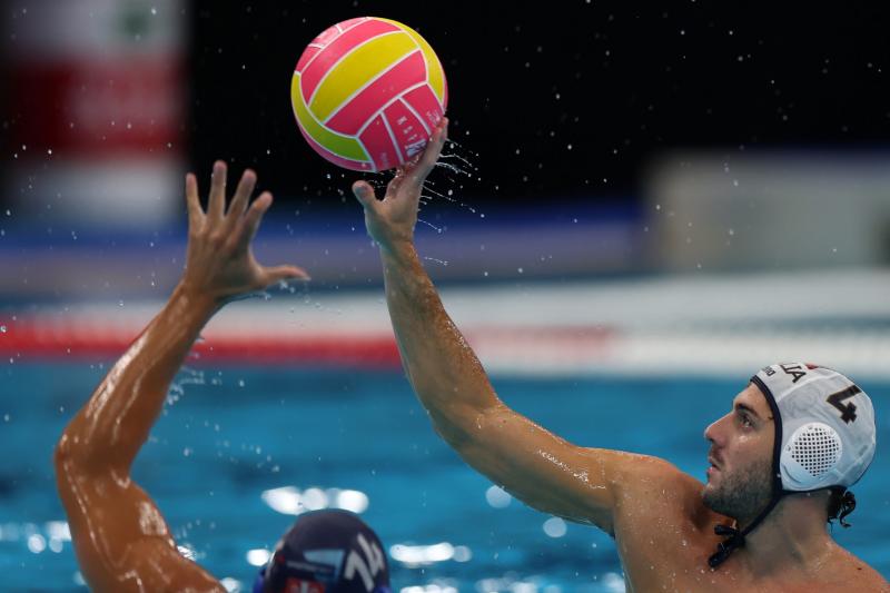 Ötöspárbajig tartott a feszültség a csoportkör rangadóján, ahol az olasz csapat diadalmaskodott az olimpiai bajnok felett. Az M4 Sport beszámolója alapján izgalmas mérkőzés zajlott, amelyen a végső győzelemhez elengedhetetlen volt a rendkívüli teljesítmén