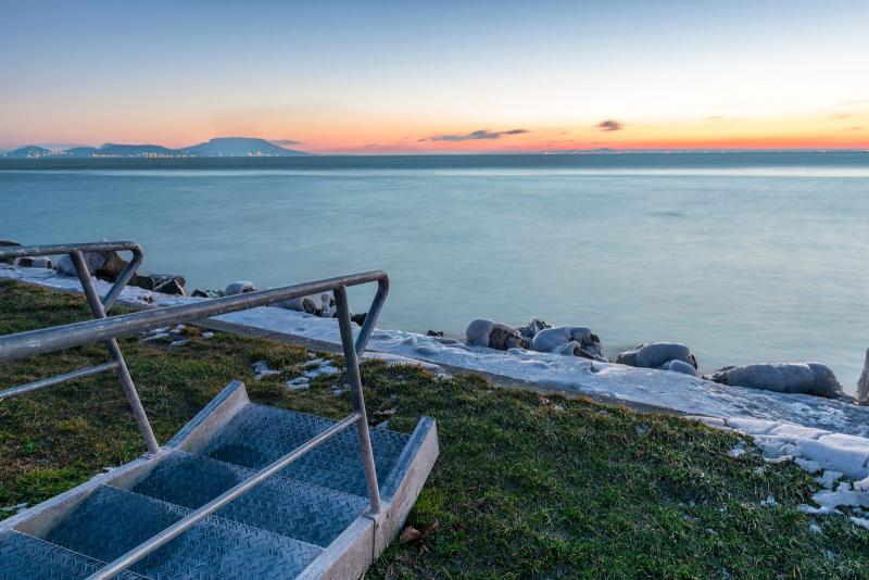Egy helyi lakos megrázó látványt osztott meg a Balatonról, amely miatt ő maga is fél a vízbe merészkedni.