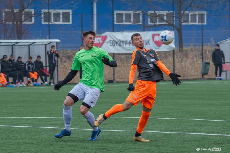 Megpróbálom egyedivé tenni a szöveget:

Izgalmas és kihívásokkal teli időszak vár a két Hargita megyei csapatra a 3. Ligában | Székely Sport

A következő hetekben a két Hargita megyei csapatnak nem lesz könnyű dolga a 3. Ligában, hiszen egy megterhelő sze