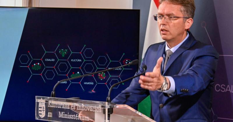 Hankó Balázs: A békepárti kormányoknak közösen kell cselekedniük!

A világpolitika aktuális kihívásai arra ösztönzik a békepárti kormányokat, hogy összefogjanak és egységes frontot alkossanak. A nemzetközi feszültségek fokozódása és a konfliktusok elmélyü