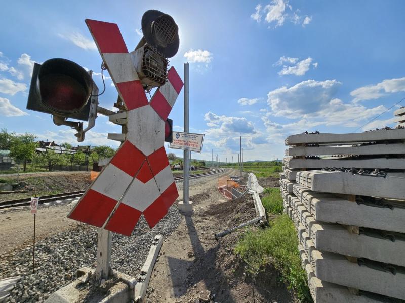 Vonat ütközött egy személyautóval, négy életet oltva ki | Krónika

Súlyos baleset történt, amikor egy vonat összeütközött egy személygépkocsival, ami tragikus következményekkel járt: négy ember életét vesztette. A baleset részletei még nem tisztázottak, a